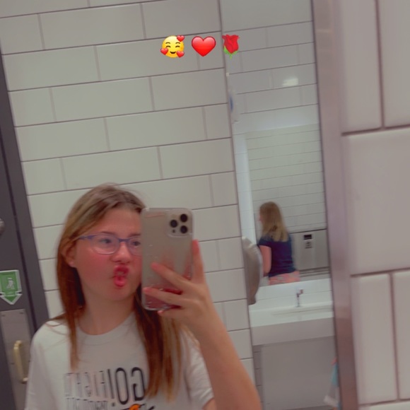 Meet your Posher, Kami - Picture 1 of 1